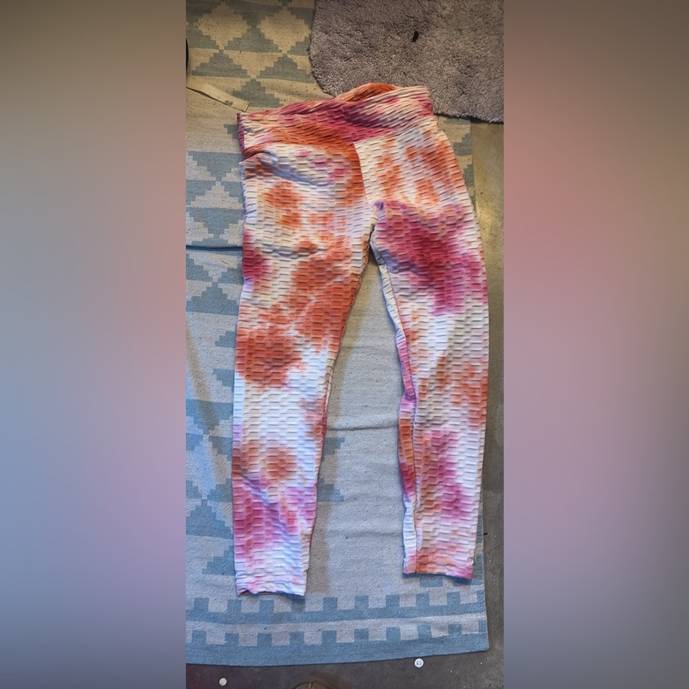 Tie dye scrunch butt leggings